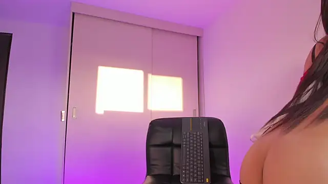 Snapshot of BabyMiaa__ chatting on October 21, 2025, 10:10 pm BabyMiaa   online show from October 21, 2025, 10:10 pm