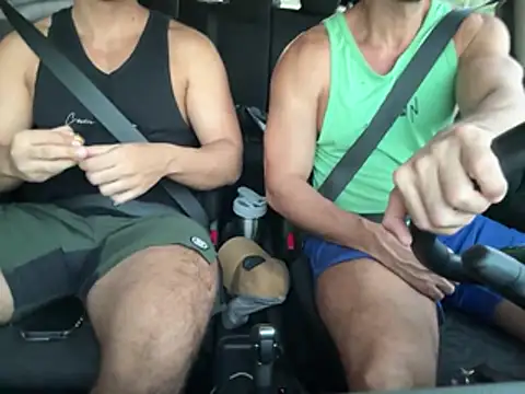CasadoLutadorBigStuds online show from June 11, 2026, 8:07 pm