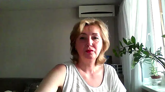 IrynaMolbertx online show from March 18, 2026, 2:09 pm