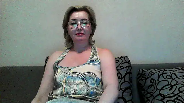 IrynaMolbertx online show from March 19, 2026, 5:06 pm