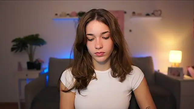 kissie cat online show from October 6, 2025, 1:08 pm