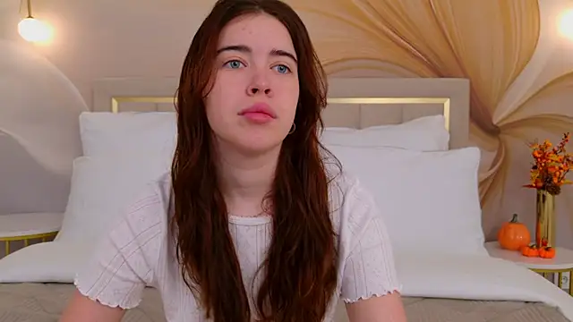 KimberlyBond online show from October 7, 2025, 3:09 pm