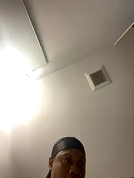 labishyoung25 online show from November 10, 2025, 4:11 am