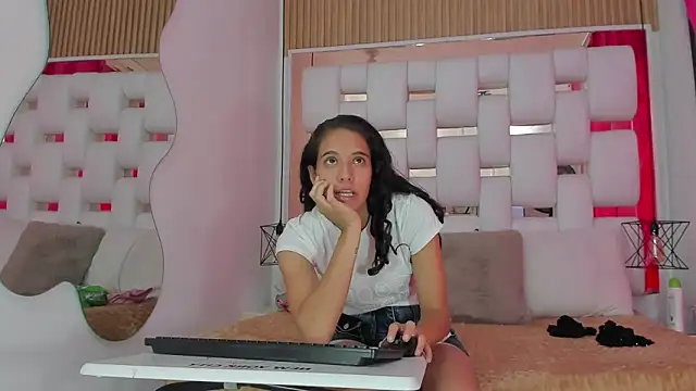 MiaCours online show from October 5, 2025, 2:37 pm