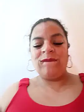 Mia-Glow online show from December 13, 2025, 7:53 pm