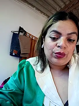 Mia-Glow online show from March 9, 2026, 6:45 pm