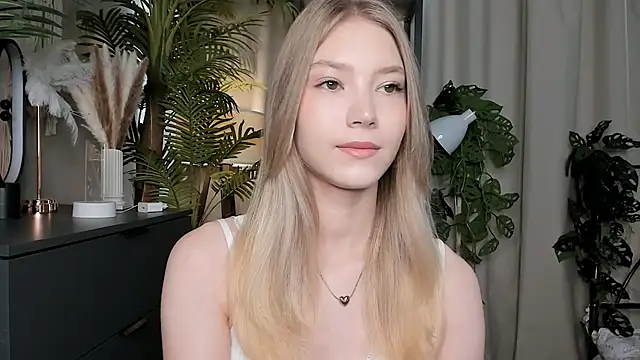 Snapshot of ChinBonnell chatting on September 21, 2025, 5:53 am ChinBonnell online show from September 21, 2025, 5:53 am