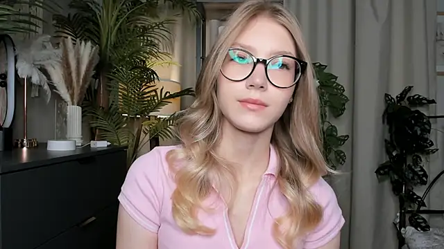 Snapshot of ChinBonnell chatting on September 25, 2025, 5:44 am ChinBonnell online show from September 25, 2025, 5:44 am