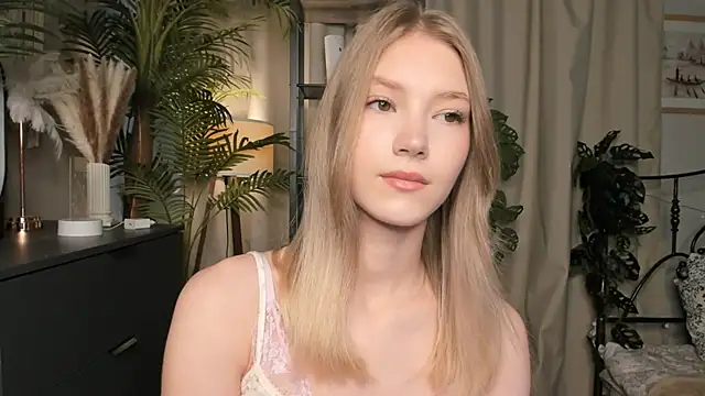 Snapshot of ChinBonnell chatting on October 8, 2025, 5:38 am ChinBonnell online show from October 8, 2025, 5:38 am