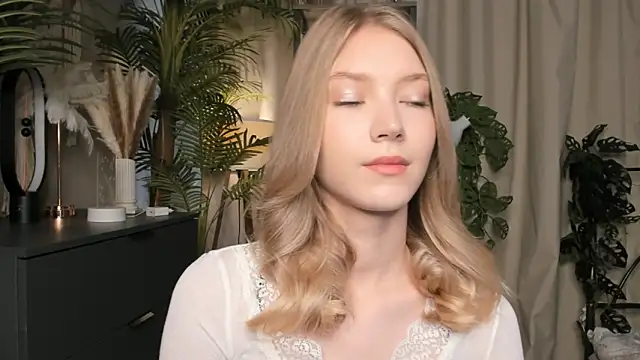 Snapshot of ChinBonnell chatting on October 11, 2025, 5:50 am ChinBonnell online show from October 11, 2025, 5:50 am