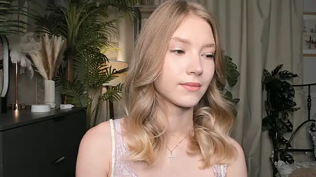 Snapshot of ChinBonnell chatting on October 17, 2025, 5:43 am ChinBonnell online show from October 17, 2025, 5:43 am