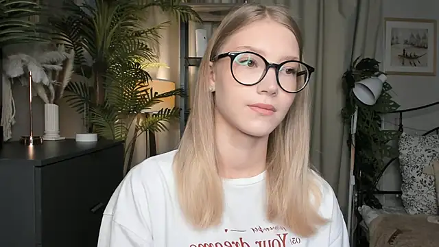 Snapshot of ChinBonnell chatting on October 22, 2025, 5:52 am ChinBonnell online show from October 22, 2025, 5:52 am