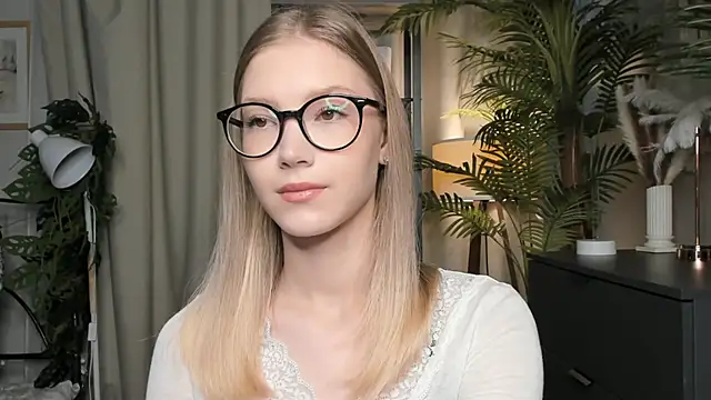 Snapshot of ChinBonnell chatting on October 24, 2025, 5:48 am ChinBonnell online show from October 24, 2025, 5:48 am