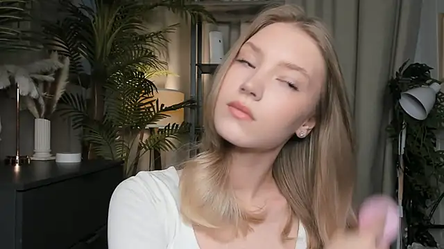 Snapshot of ChinBonnell chatting on October 29, 2025, 5:42 am ChinBonnell online show from October 29, 2025, 5:42 am