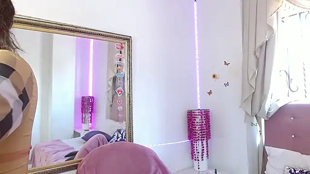 Snapshot of Saori_Evans chatting on September 22, 2025, 8:33 pm Saori Evans online show from September 22, 2025, 8:33 pm