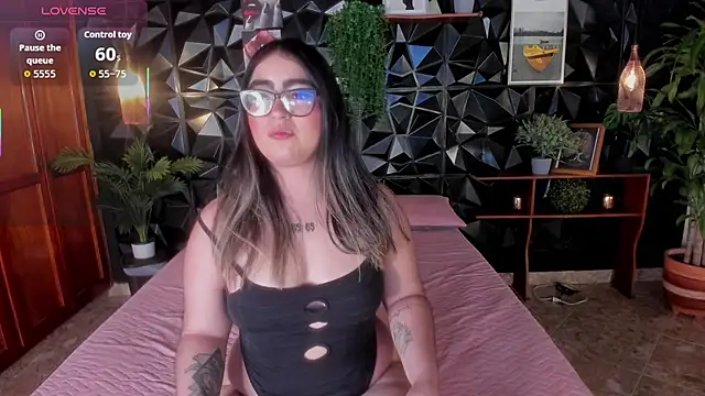 Snapshot of April__foxx chatting on October 6, 2025, 4:15 pm April  foxx online show from October 6, 2025, 4:15 pm