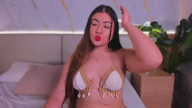 Snapshot of ChloeeMonroee chatting on October 17, 2025, 12:41 pm ChloeeMonroee online show from October 17, 2025, 12:41 pm