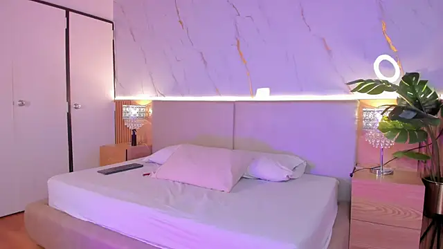 Snapshot of ChloeeMonroee chatting on November 4, 2025, 12:26 pm ChloeeMonroee online show from November 4, 2025, 12:26 pm