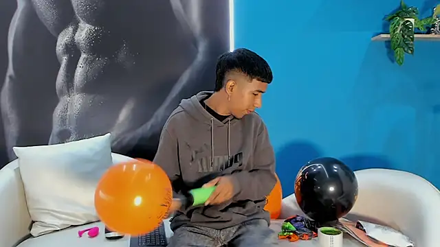 ender h0t online show from October 12, 2025, 1:43 pm