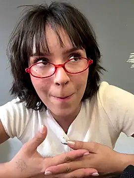 Adry Bach  online show from September 14, 2025, 9:25 pm