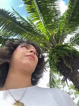 Adry Bach  online show from September 29, 2025, 7:08 pm