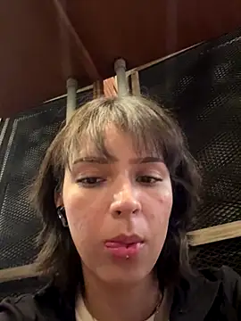 Adry Bach  online show from October 5, 2025, 12:09 am