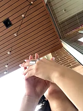 Adry Bach  online show from October 31, 2025, 7:48 pm