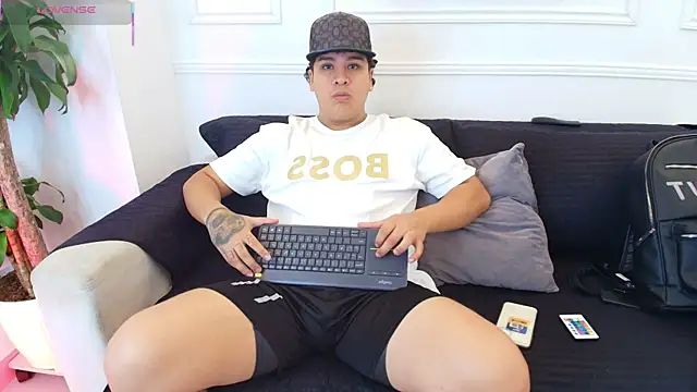 Snapshot of Naim_Bennetsex chatting on October 2, 2025, 6:37 pm Naim Bennetsex online show from October 2, 2025, 6:37 pm