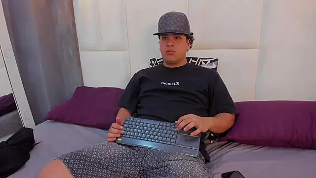 Snapshot of Naim_Bennetsex chatting on October 3, 2025, 2:25 pm Naim Bennetsex online show from October 3, 2025, 2:25 pm