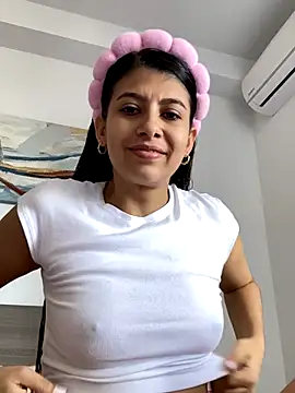 Snapshot of Lenapink19 chatting on October 18, 2025, 8:42 pm Lenapink19 online show from October 18, 2025, 8:42 pm