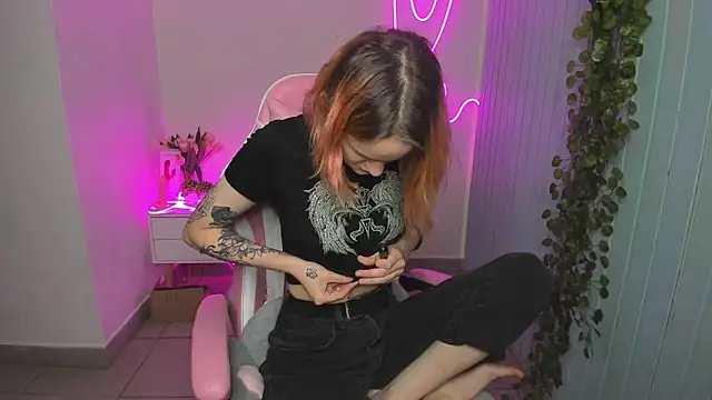 Elieiza xo online show from October 19, 2025, 9:21 am