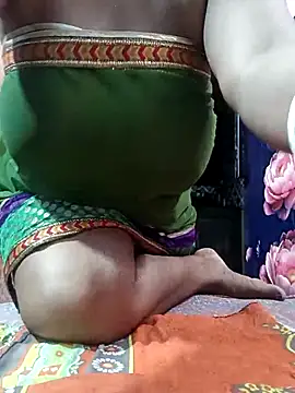 Snapshot of Hot-Risa chatting on April 3, 2026, 7:12 pm Hot-Risa online show from April 3, 2026, 7:12 pm