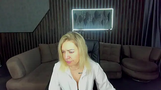 Anna Snows online show from October 10, 2025, 5:39 am