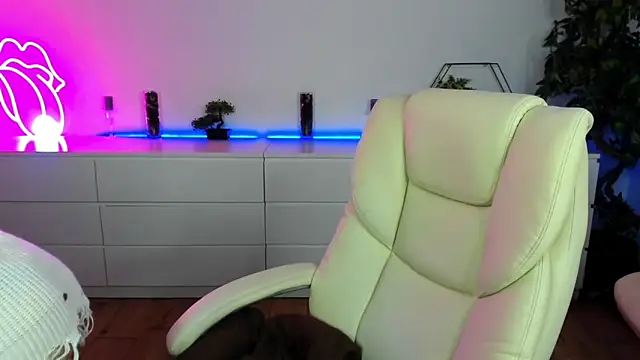 Anna Snows online show from October 22, 2025, 5:52 am