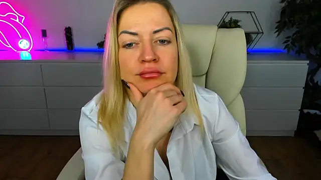 Snapshot of Anna_Snows chatting on November 25, 2025, 6:35 am Anna Snows online show from November 25, 2025, 6:35 am