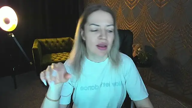 Snapshot of Anna_Snows chatting on April 1, 2026, 5:41 am Anna Snows online show from April 1, 2026, 5:41 am