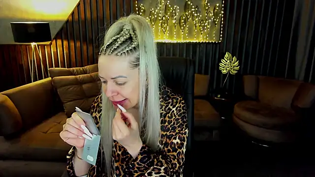 Snapshot of Anna_Snows chatting on April 11, 2026, 5:23 am Anna Snows online show from April 11, 2026, 5:23 am