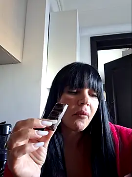 Snapshot of Ella_sweety00 chatting on June 18, 2026, 2:32 pm Ella sweety00 online show from June 18, 2026, 2:32 pm