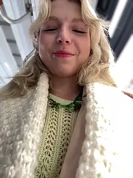 Snapshot of EveLittleSinner chatting on September 20, 2025, 9:21 am EveLittleSinner online show from September 20, 2025, 9:21 am