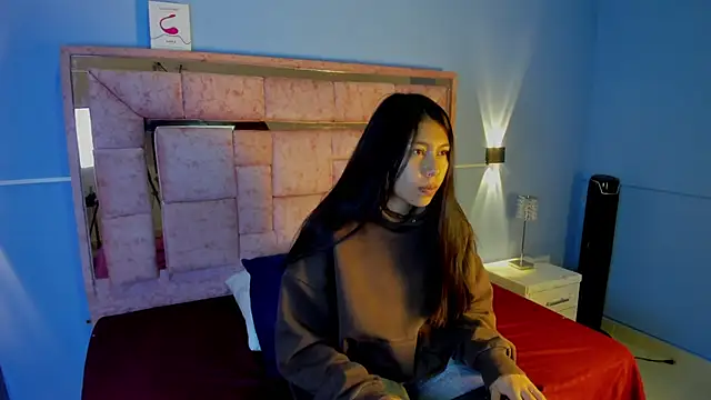 LICKY LOV online show from October 4, 2025, 3:04 am