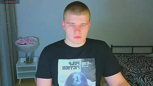 kittenmurr online show from October 31, 2025, 8:32 pm