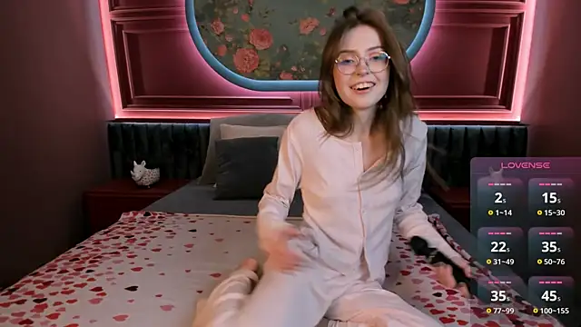 Snapshot of Grace_blush chatting on October 11, 2025, 8:13 am Grace blush online show from October 11, 2025, 8:13 am