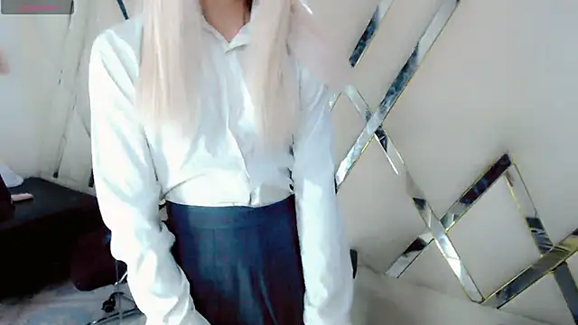 Ambervalentinn01 online show from September 9, 2025, 2:38 pm