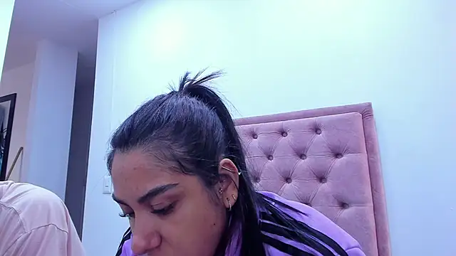 Snapshot of violet_and_myers chatting on September 19, 2025, 11:44 am violet and myers online show from September 19, 2025, 11:44 am