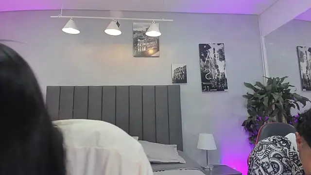 violet and myers online show from November 16, 2025, 11:16 am