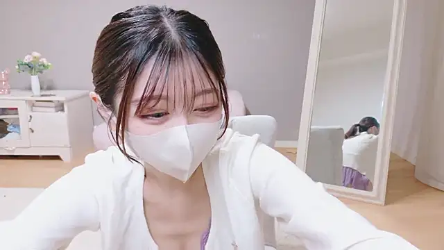 Snapshot of Yuna-ch chatting on February 16, 2026, 2:35 pm Yuna-ch online show from February 16, 2026, 2:35 pm