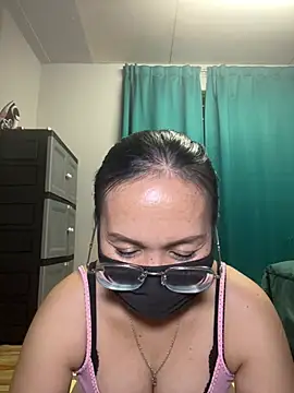 melyiaaa online show from April 25, 2026, 2:47 pm