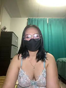 melyiaaa online show from May 1, 2026, 2:32 pm