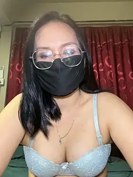 melyiaaa online show from June 8, 2026, 1:22 pm
