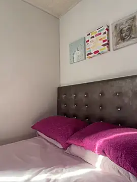Ashleyroberst online show from June 27, 2026, 12:33 pm